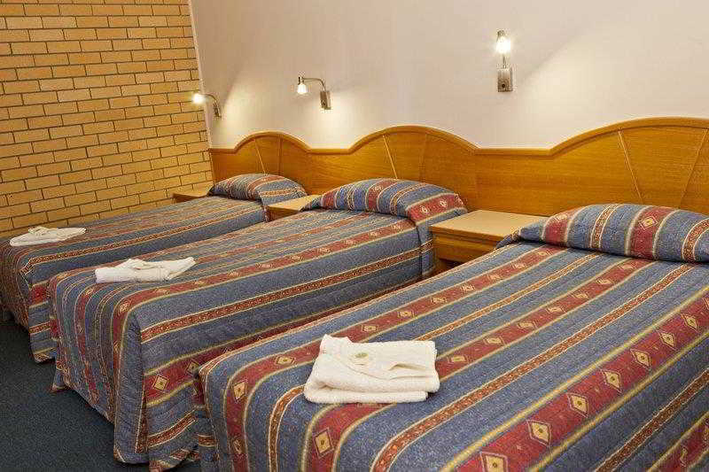 Hilltops Retreat Motor Inn Young Ruang foto