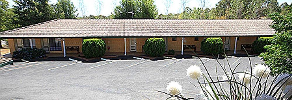 Hilltops Retreat Motor Inn Young Bagian luar foto