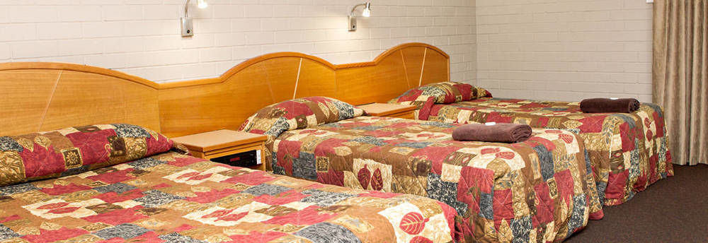 Hilltops Retreat Motor Inn Young Bagian luar foto